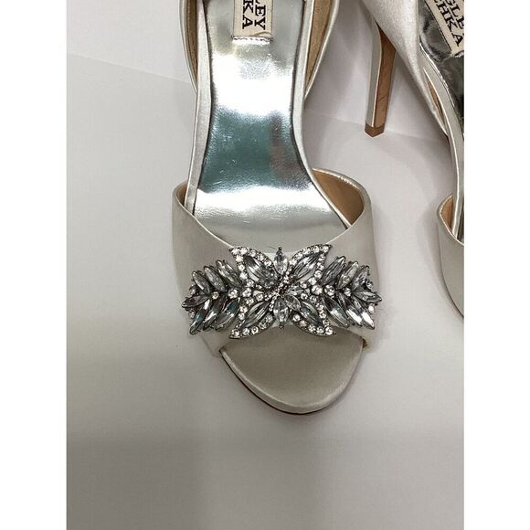 New. Womens Badgley Mischka Nikki Peep Toe Heels, White. Retails $245 - Picture 8 of 16